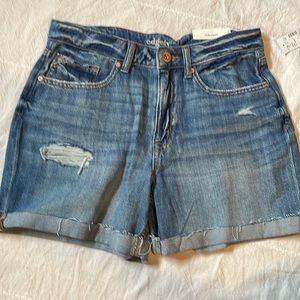 NWT Maurice Edgely distressed shorts. Sz 8